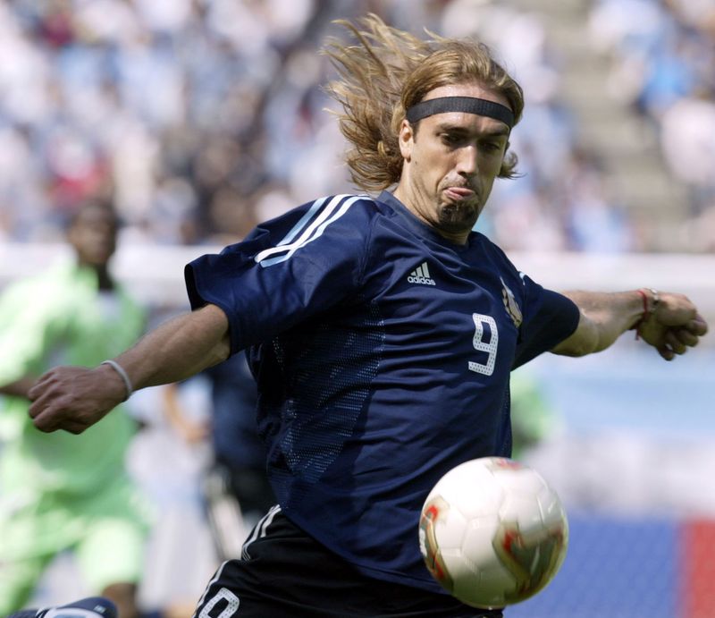 &copy; Reuters. Ex-atacante da Argentina Gabriel Batistuta durante partida da Copa de 2002
