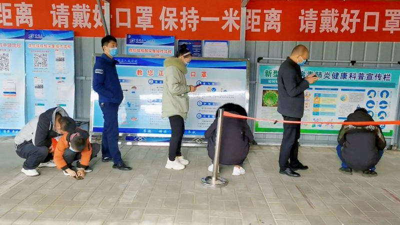 © Reuters. People wait in line at a coronavirus disease (COVID-19) test centre in Xinyang, China, this still image obtained from social media video released December 15, 2022.   Video obtained by REUTERS