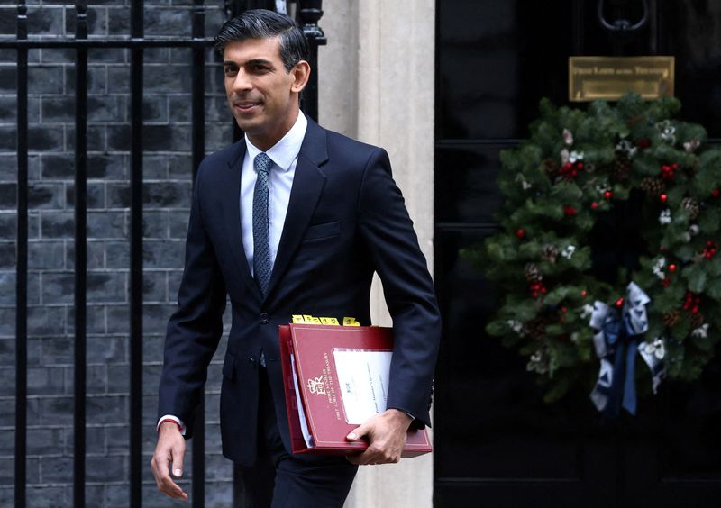 &copy; Reuters. FILE PHOTO: British Prime Minister Rishi Sunak leaves 10 Downing Street to attend Prime Minister's Questions in the Houses of Parliament in London, Britain, November, December 14, 2022. REUTERS/Henry Nicholls