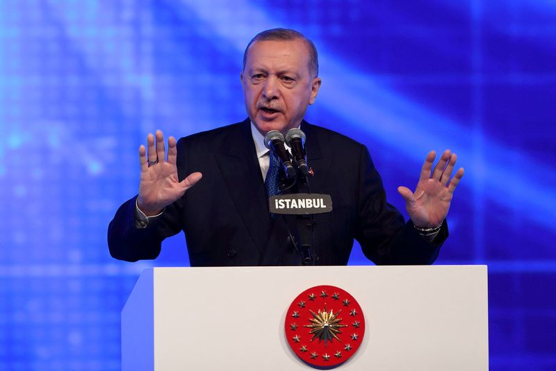 &copy; Reuters. Photo d'archives du président turc Tayyip Erdogan lors d'une réunion à Istanbul, en Turquie. /Photo prise le 12 mars 2021/REUTERS/Murad Sezer