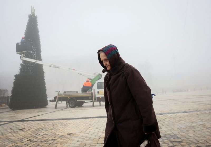Fog-shrouded Kyiv recovers after Russian strikes