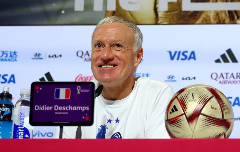 &copy; Reuters. 　サッカーのフランス代表チームを率いるディディエ・デシャン監督は１７日、ワールドカップ（Ｗ杯）カタール大会、アルゼンチンとの決勝（１８日）に向けて不安はないと述べた（２０