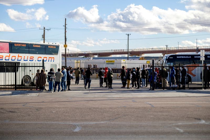 El Paso mayor declares state of emergency over influx of migrants from Mexico border