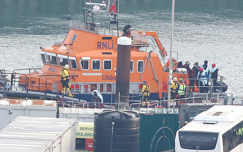 Grande-Bretagne: Un homme de 19 ans inculpé après la mort de quatre migrants