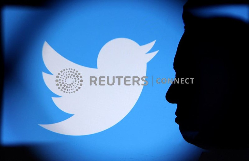 &copy; Reuters. FILE PHOTO: Elon Musk photo and Twitter logo are seen through magnifier in this illustration taken November 4, 2022. REUTERS/Dado Ruvic/Illustration