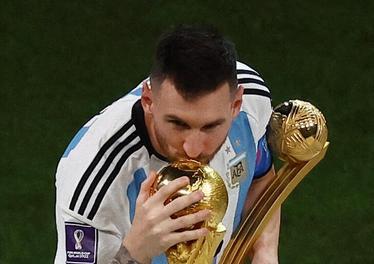 Argentina suma otro título mundial con Messi batiendo récords Por Reuters