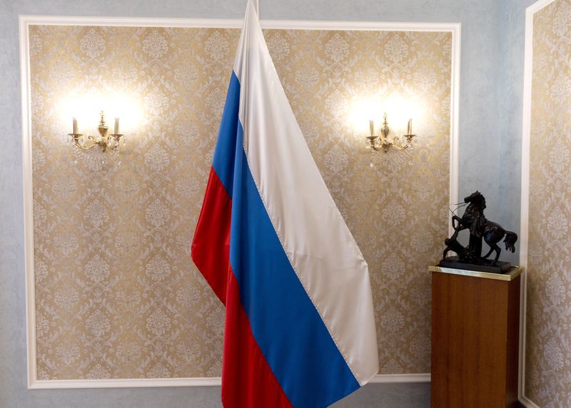 &copy; Reuters. 　１２月１９日、１０月にベラルーシに移動したロシア軍部隊が大隊戦術演習を実施すると、ロシアのインタファクス通信がロシア国防省の声明内容を伝えた。 写真はロシアの旗。１６日