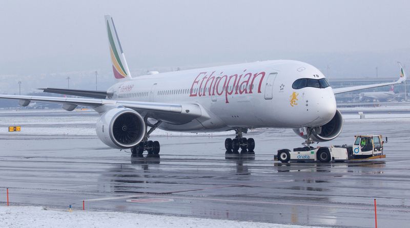 © Reuters. FILE PHOTO: An Airbus A350-941 aircraft of Ethiopian Airlines is pulled by a pushback tractor of air service provider DNATA at Zurich Airport near Ruemlang, Switzerland, December 14, 2022. REUTERS/Arnd Wiegmann