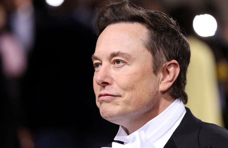 Musk poll shows 57.5% want him to step down as Twitter director