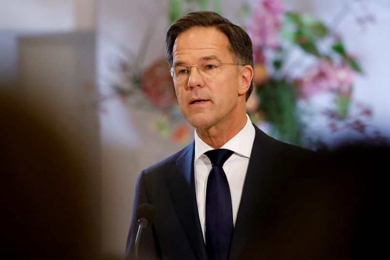 © Reuters. Dutch Prime Minister Mark Rutte responds to recommendations from a panel of experts to accept the role of the Netherlands in the history of slavery and its current consequences in The Hague, Netherlands December 19, 2022. REUTERS/Piroschka van de Wouw