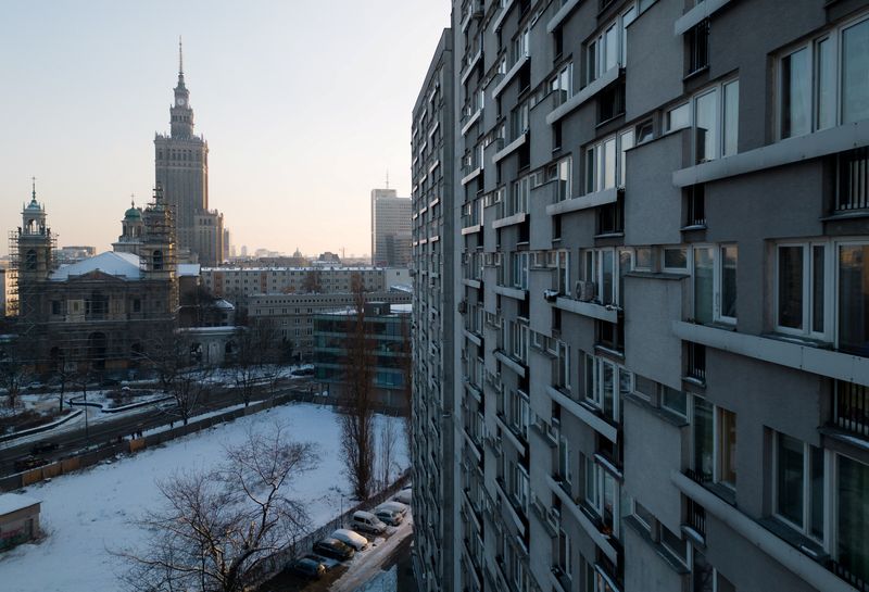 © Reuters. A general view of communist-era blocks and Palace of Culture and  Science in Warsaw city center,  Poland, December 14, 2022. REUTERS/Kacper Pempel