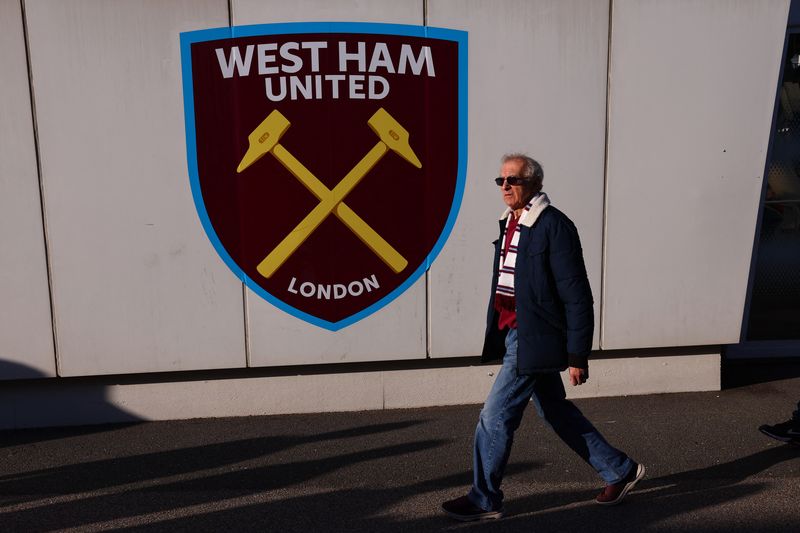 Titular absoluto na base do West Ham, Luizão ganha oportunidade no elenco  profissional - Lance!