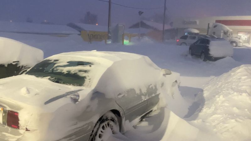 &copy; Reuters. FILE PHOTO: Vehicles are covered by snow in Murdo, South Dakota, U.S., December 16, 2022 in this screen grab taken from a social media video. Rick Dorion/via REUTERS