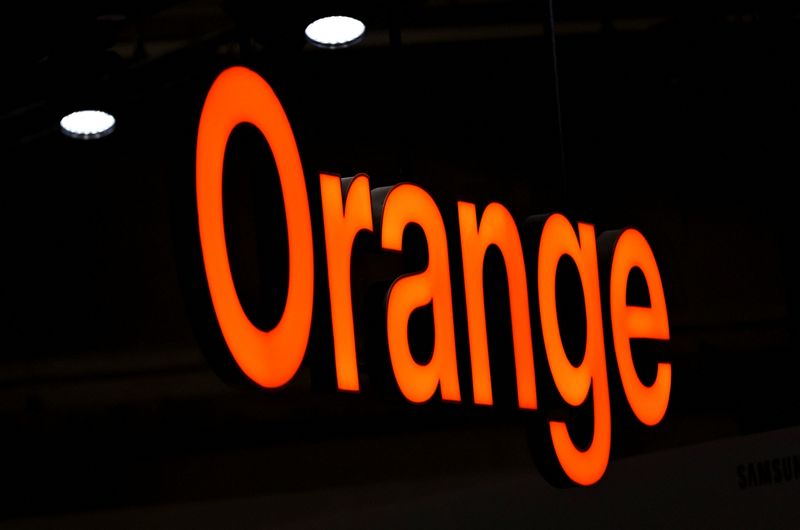 &copy; Reuters. FILE PHOTO: Logo of French telecom operator Orange is seen during GSMA's 2022 Mobile World Congress (MWC) in Barcelona, Spain February 28, 2022. REUTERS/Nacho Doce