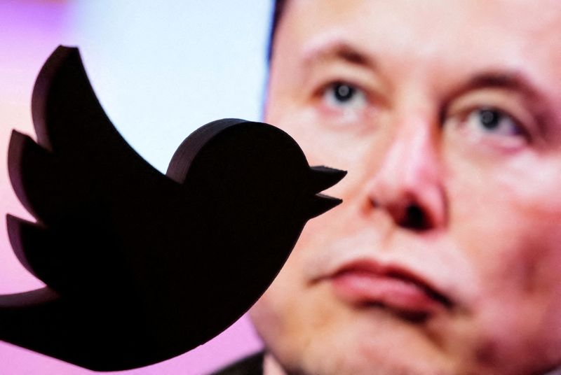 &copy; Reuters. FILE PHOTO: A 3D printed Twitter logo is seen in front of a displayed photo of Elon Musk in this illustration taken October 27, 2022. REUTERS/Dado Ruvic/Illustration/File Photo