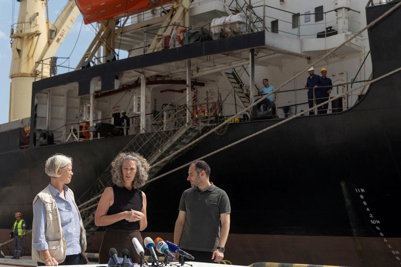 &copy; Reuters. FILE PHOTO: United Nations official Denise Brown, Deputy Country Director at World Food Programme Marianne Ward and Ukraine's Infrastructure minister Oleksandr Kubrakov attend a news briefing in font of the Lebanese-flagged bulk carrier Brave Commander in