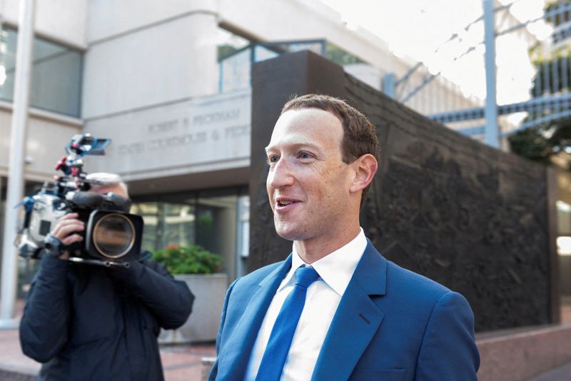© Reuters. Meta Platforms Chief Executive Mark Zuckerberg leaves federal court after attending the Facebook parent company's defense of its acquisition of virtual reality app developer Within Inc., in San Jose, California, U.S. December 20, 2022.  REUTERS/Laure Andrillon