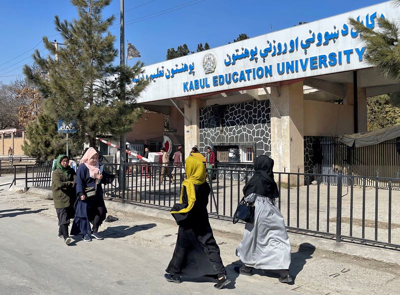 Female students turned away from Afghan universities after Taliban ban