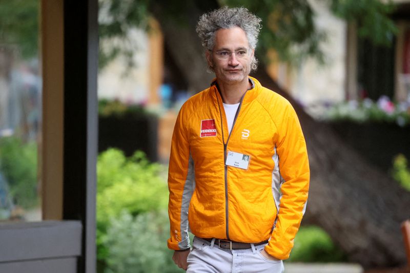 &copy; Reuters. FILE PHOTO: Alex Karp, CEO of Palantir Technologies, attends the annual Allen and Co. Sun Valley Media Conference in Sun Valley, Idaho, U.S., July 6, 2022. REUTERS/Brendan McDermid/File Photo