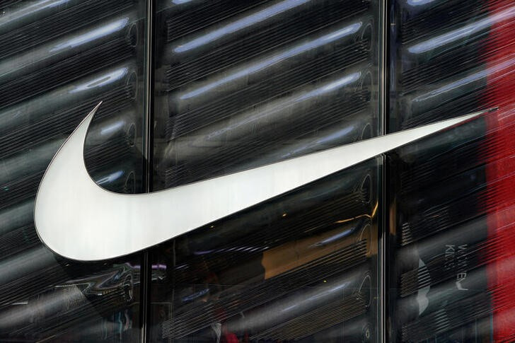 &copy; Reuters. Imagen de archivo del logo de Nike en una tienda en Nueva York, EEUU. 19 marzo 2019. REUTERS/Carlo Allegri