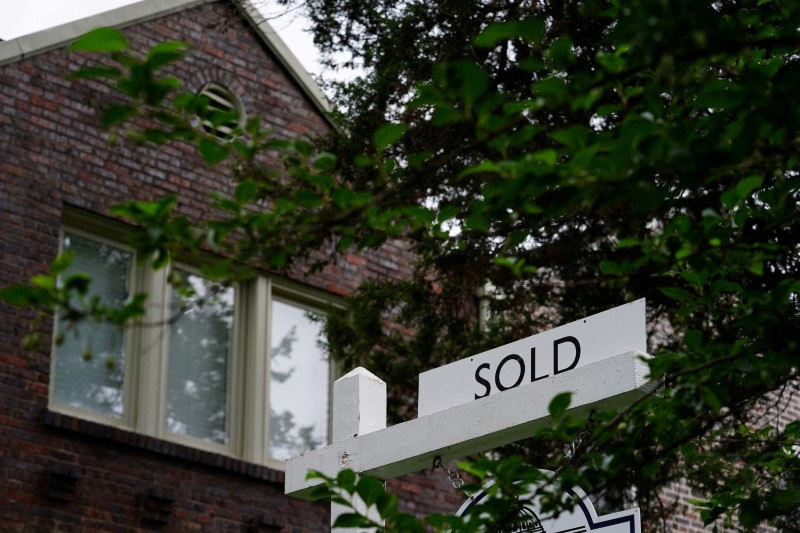 U.S. existing home sales fall for 10th straight month in November