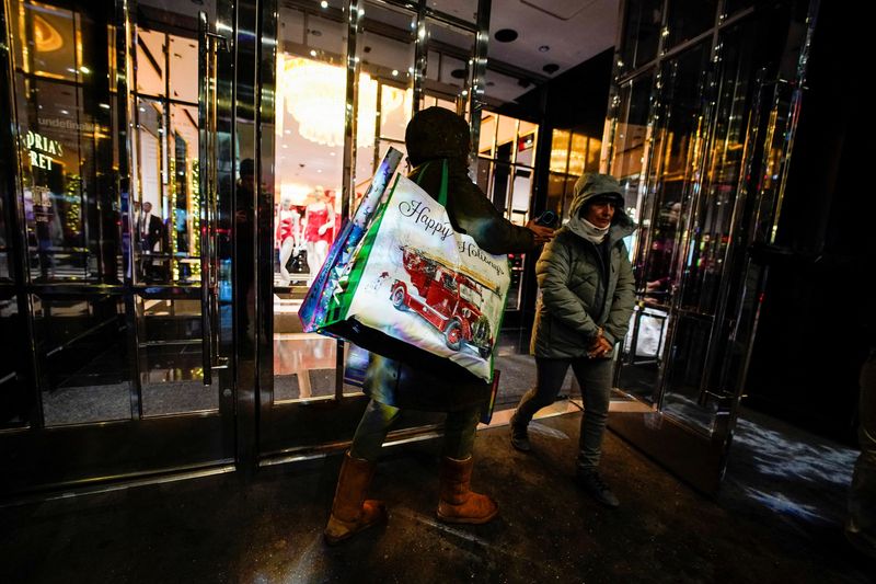 Retail traffic data highlights 2022 holiday winners and losers