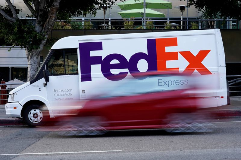 &copy; Reuters. FILE PHOTO: A Federal Express truck is shown in Los Angeles, California, U.S., October 16, 2019.  REUTERS/Mike Blake