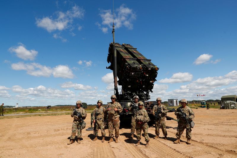 &copy; Reuters. FILE PHOTO: U.S. soldiers stand next to the long-range air dfence system Patriot during Toburq Legacy 2017 air defence exercise in the military airfield near Siauliai, Lithuania, July 20, 2017. REUTERS/Ints Kalnins