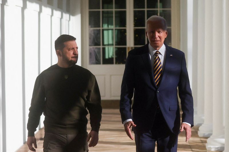 &copy; Reuters. U.S. President Joe Biden and Ukraine's President Volodymyr Zelenskiy walk down the Colonnade to the Oval Office at the White House in Washington, U.S., December 21, 2022. REUTERS/Leah Millis