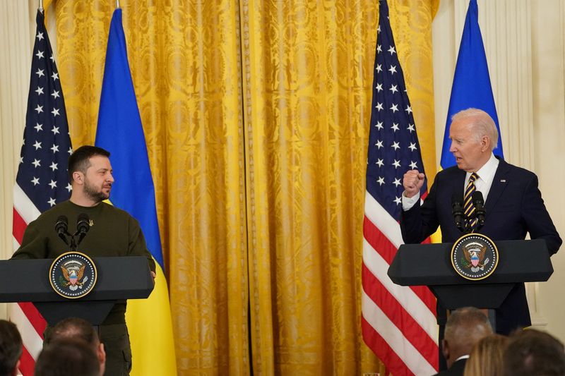&copy; Reuters. U.S. President Joe Biden and Ukraine's President Volodymyr Zelenskiy hold a joint news conference in the East Room of the White House in Washington, U.S., December 21, 2022. REUTERS/Kevin Lamarque