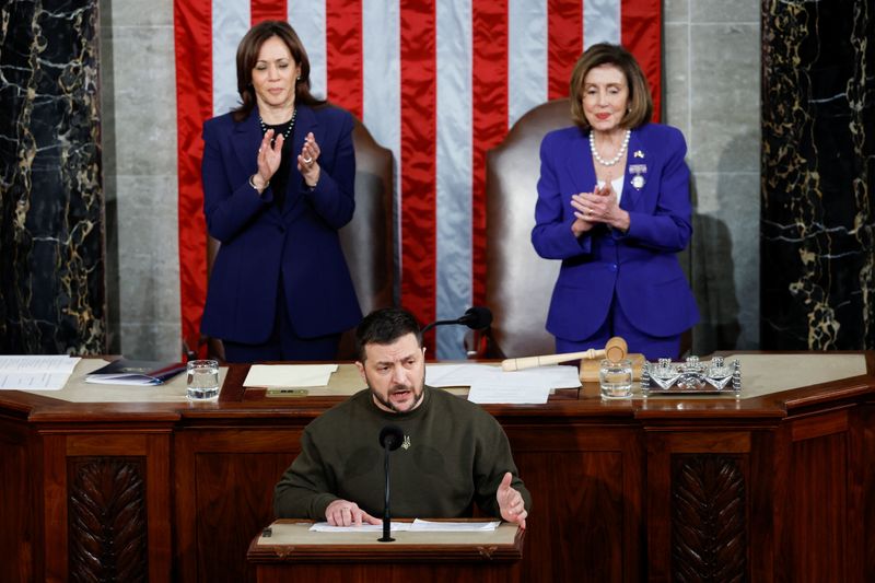 © Reuters. Ukraine's President Volodymyr Zelenskiy addresses a joint meeting of the U.S. Congress in the House Chamber of the U.S. Capitol in Washington, U.S., December 21, 2022. REUTERS/Evelyn Hockstein