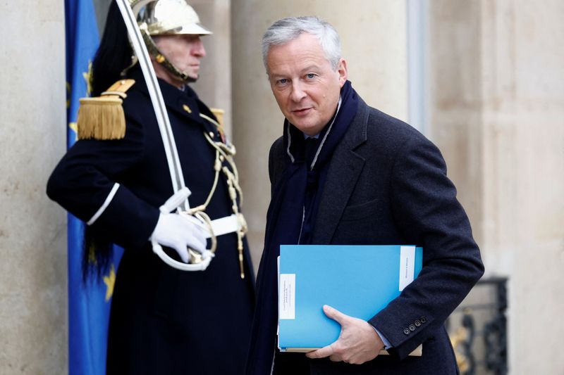 &copy; Reuters. FILE PHOTO: French Minister for Economy, Finance, Industry and Digital Security Bruno Le Maire arrives to attend the second plenary session of the Conseil National de la Refondation (CNR - National Council for Refoundation) at the Elysee Palace in Paris, 