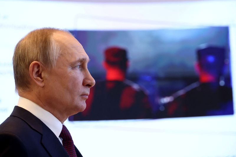 &copy; Reuters. الرئيس الروسي فلاديمير بوتين في موسكو يوم الخميس. صورة لرويترز من وكالة أنباء سبوتنيك.