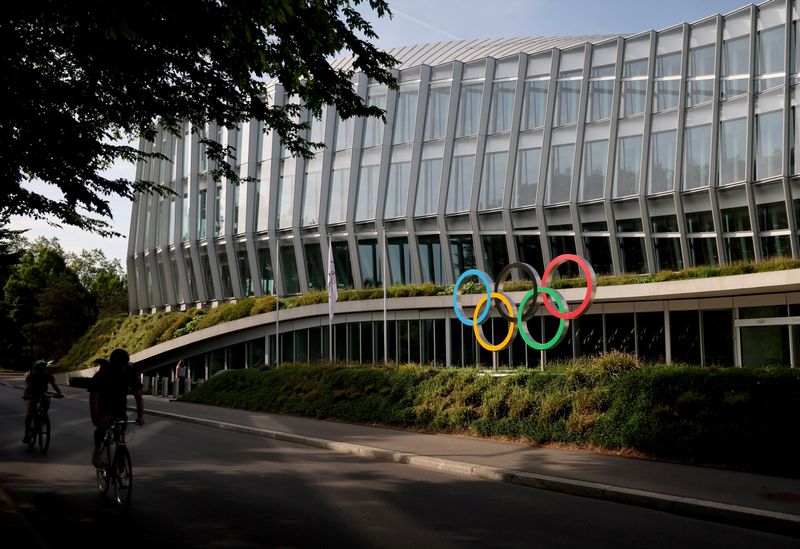 &copy; Reuters. FILE PHOTO: The Olympic rings are pictured in front of the International Olympic Committee (IOC) headquarters in Lausanne, Switzerland, May 17, 2022. REUTERS/Denis Balibouse
