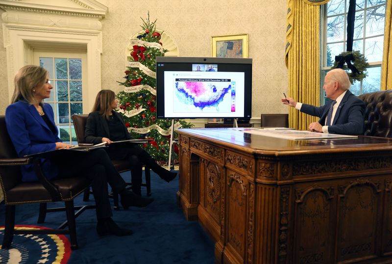 &copy; Reuters. Le président Joe Biden reçoit un briefing sur la prochaine tempête hivernale des Etats-Unis. /Photo prise le 22 décembre 2022/REUTERS/Leah Millis