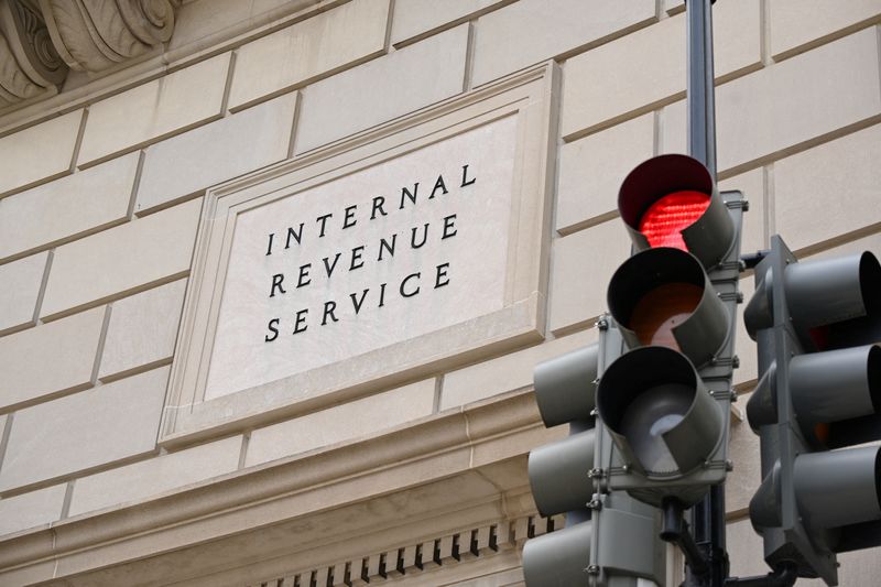 &copy; Reuters. FILE PHOTO: The Internal Revenue Service (IRS) building is seen in Washington, U.S. September 28, 2020. REUTERS/Erin Scott