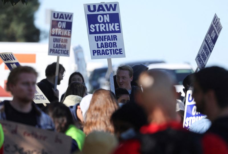 University of California academic workers end weeks-long strike