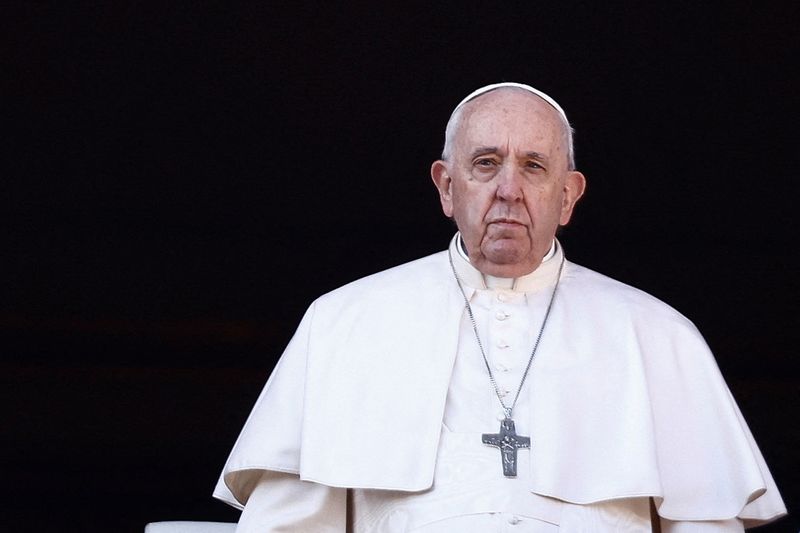 World is starving for peace, Pope Francis says in Christmas message