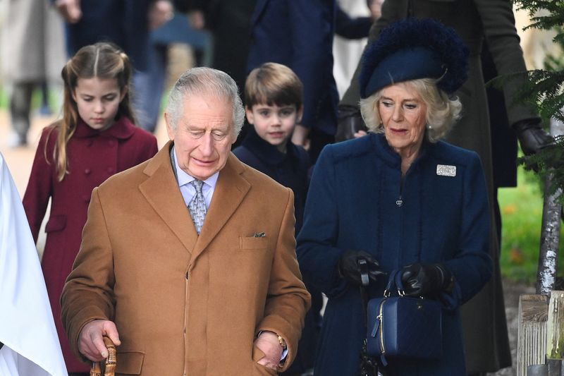 &copy; Reuters. Le roi Charles III et la reine Camilla à Sandringham, en Angleterre. /Photo prise le 25 décembre 2022/REUTERS/Toby Melville