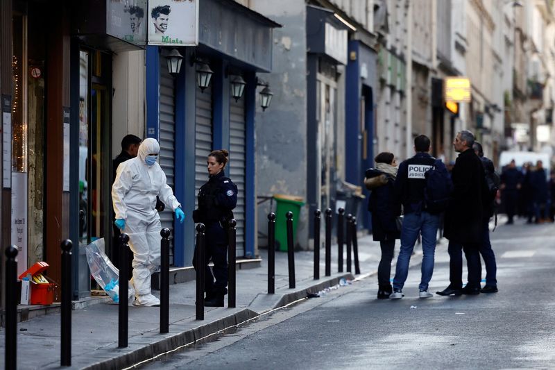 &copy; Reuters. Polícia em local de tiroteio em Paris
 23/12/2022    REUTERS/Sarah Meyssonnier