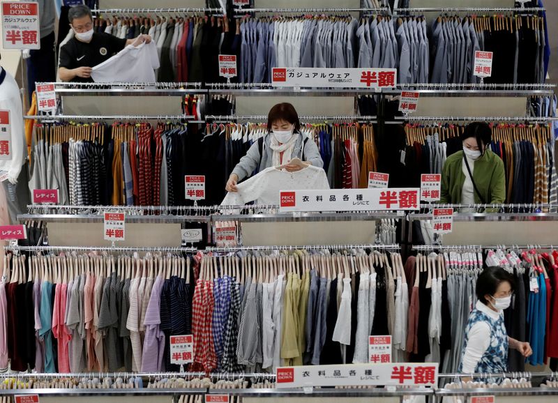 &copy; Reuters. FILE PHOTO: Shoppers wearing protective masks choose clothes at Japan's supermarket group Aeon's shopping mall as the mall reopens amid the coronavirus disease (COVID-19) outbreak in Chiba, Japan May 28, 2020. REUTERS/Kim Kyung-Hoon/File Photo 