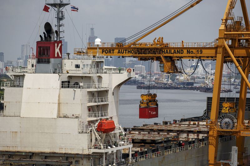 &copy; Reuters. FILE PHOTO: A container is loaded onto a cargo ship at a port in Bangkok March 30, 2015.  REUTERS/Athit Perawongmetha/File Photo