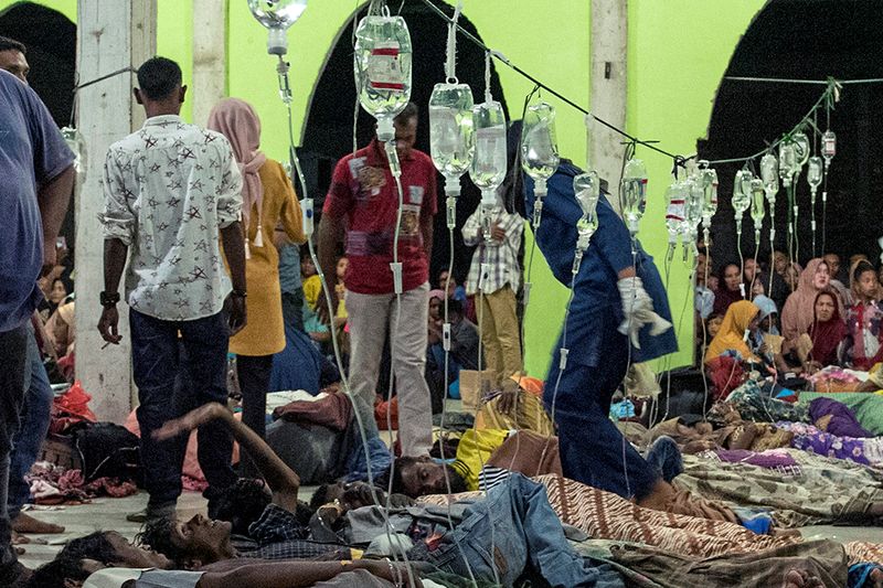 &copy; Reuters. Refugiados rohinyá reciben tratamiento médico en un refugio temporal en Pidie, provincia de Aceh, Indonesia, 26 de diciembre de 2022, REUTERS/Antara Foto/Joni Saputra