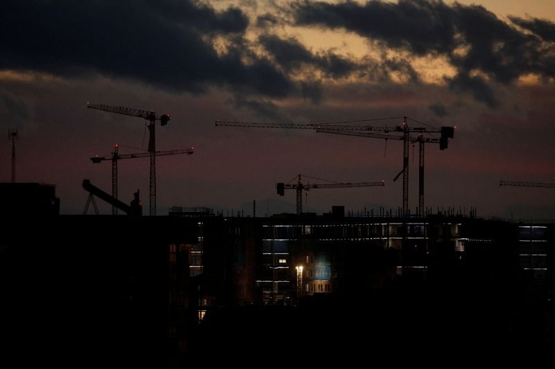 &copy; Reuters. FILE PHOTO: Construction cranes are seen at dusk at an apartment complex under construction in Madrid, Spain, November 21, 2022. REUTERS/Susana Vera