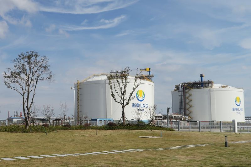 &copy; Reuters. FILE PHOTO: Liquefied natural gas (LNG) storage tanks are seen at ENN's LNG import terminal in Zhoushan, Zhejiang province, China October 19, 2018. REUTERS/Meng Meng