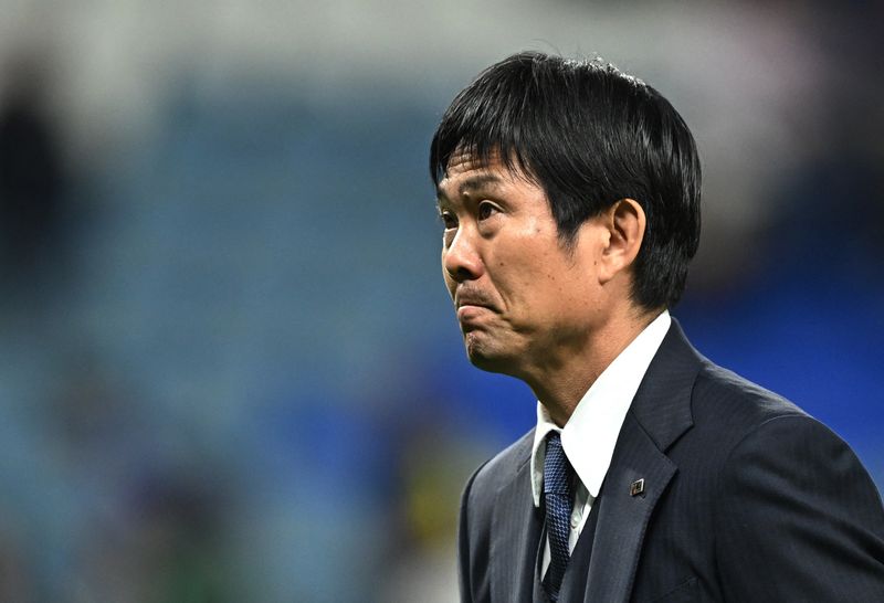 &copy; Reuters. El entrenador de Japón, Hajime Moriyasu, reacciona tras la eliminación de su equipo frente a Croacia en los octavos de final del Mundial en el estadio Al Janoub de Al Wakrah, Qatar - 5 de diciembre de 2022 REUTERS/Dylan Martinez