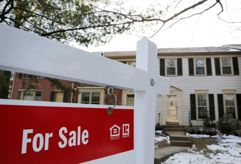 &copy; Reuters. FILE PHOTO: A home for sale sign hangs in front of a house in Oakton in Virginia March 27, 2014