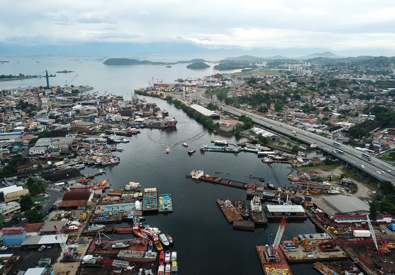 &copy; Reuters. Vista general de la isla Conceicao, donde hay muchos barcos abandonados, en la Bahía de Guanabara, en Niteroi, en el estado de Río de Janeiro, Brasil. 28 diciembre 2022. REUTERS/Pilar Olivares