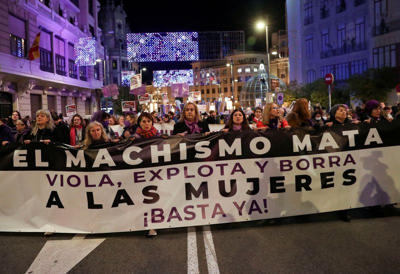 &copy; Reuters. FOTO DE ARCHIVO: Manifestantes participan en una protesta para conmemorar el Día Internacional de la Eliminación de la Violencia contra la Mujer en Madrid, España, 25 de noviembre de 2022. REUTERS/Violeta Santos Moura