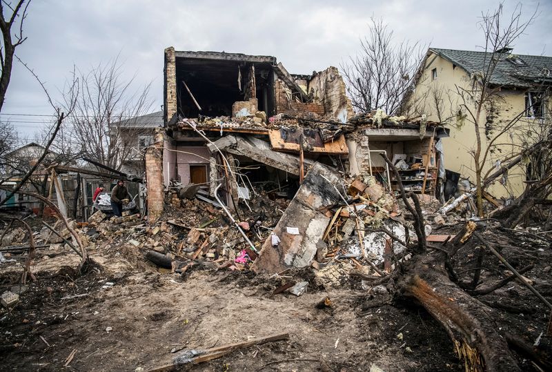 &copy; Reuters. Una casa destruida por un ataque con misiles rusos, mientras continúa la ofensiva de Rusia contra Ucrania, en Kiev, Ucrania. 29 de diciembre de 2022.  REUTERS/Vladyslav Musiienko 
